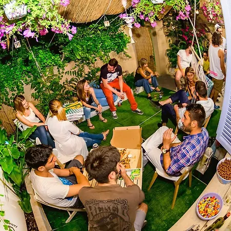 The Eclectic Yard -famous For Its Design Prázdninový dům *