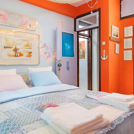 The Eclectic Yard -famous For Its Design Semesterbostad Rhodes City