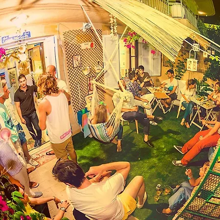 Holiday home The Eclectic Yard -famous For Its Design Rhodes City